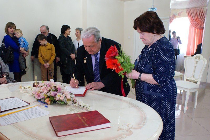 Семейная пара отметила бриллиантовую свадьбу в Нижнем Новгороде (ФОТО) - фото 1