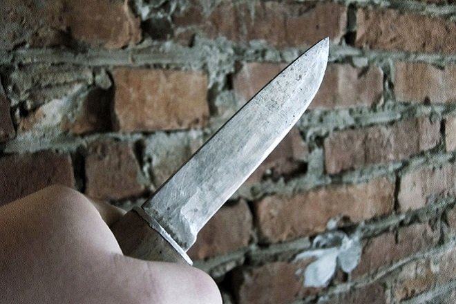 Житель Павловского района напал с ножом на знакомого из-за долга