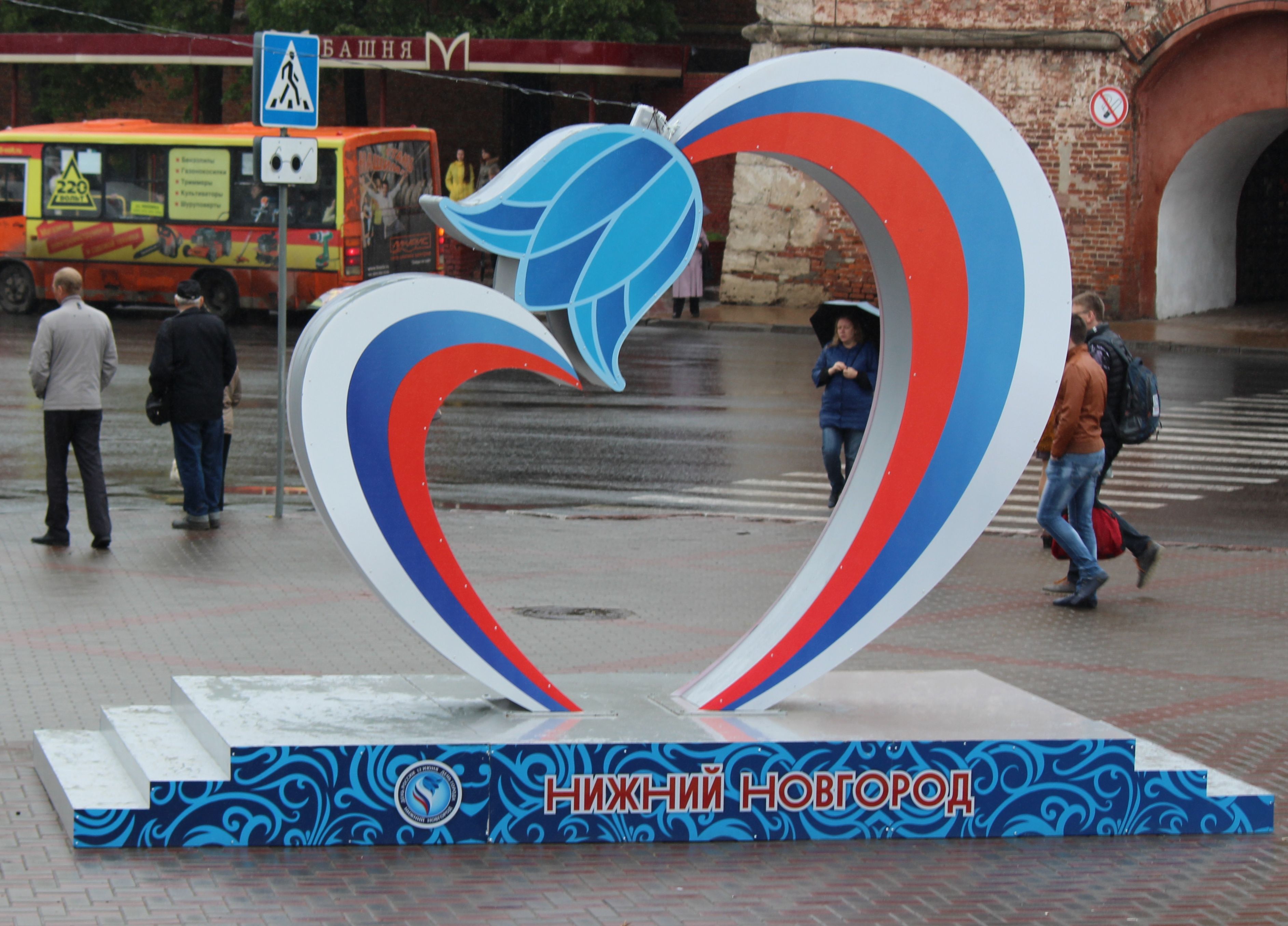 На площади Минина установили световую композицию &laquo;Сердце России&raquo; (ФОТО) - фото 3