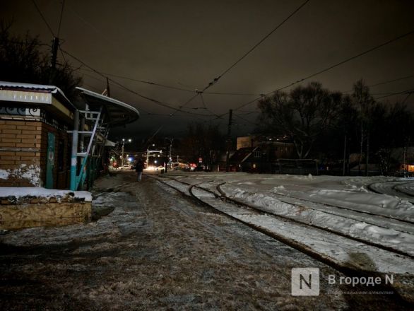 Фоторепортаж: как чистят дороги в Нижнем Новгороде после мощных снегопадов - фото 15