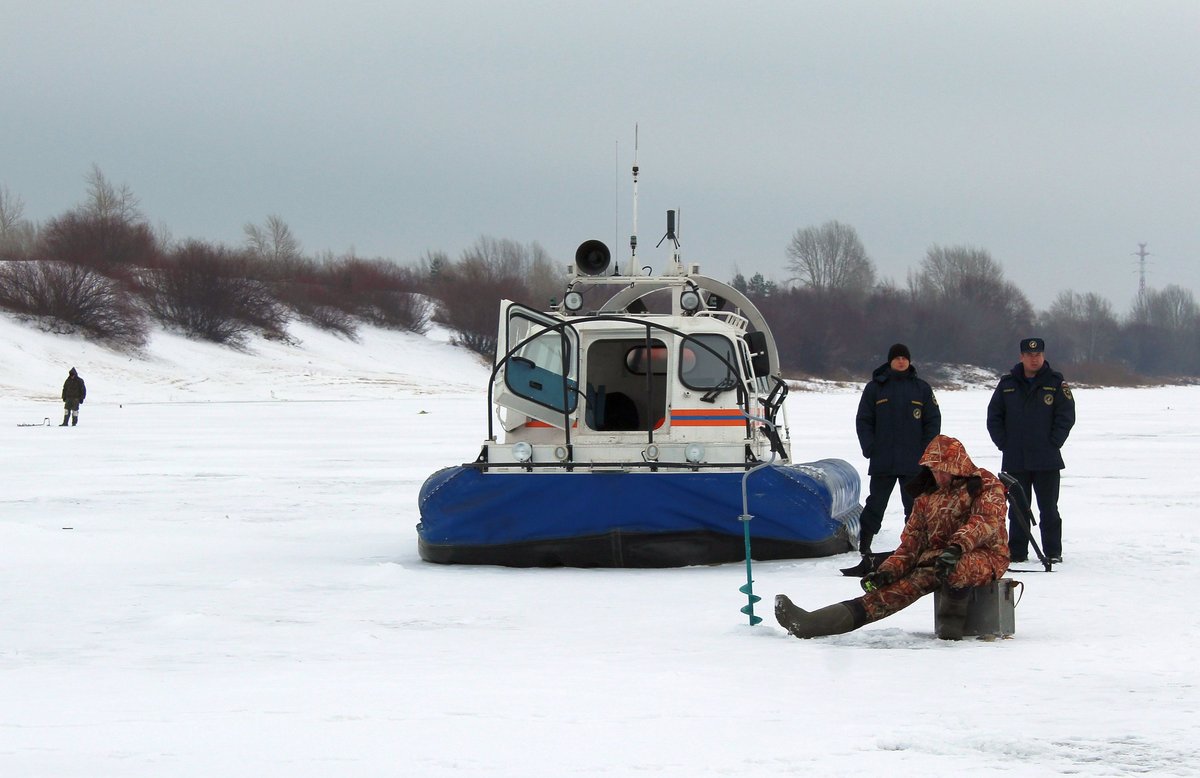 По тонкому льду: сотрудники нижегородской ГИМС предупредили рыбаков об опасности - фото 1