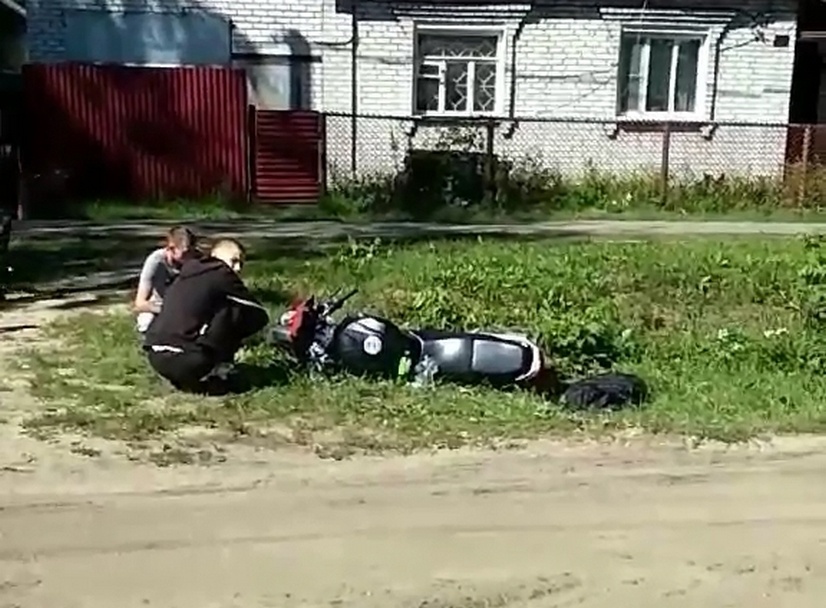 Бесправный мотоциклист травмировал пешехода в Сормове - фото 1