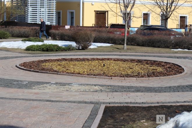 Трещит по швам: как выглядит центр Нижнего Новгорода после аномальной зимы — фоторепортаж - фото 43