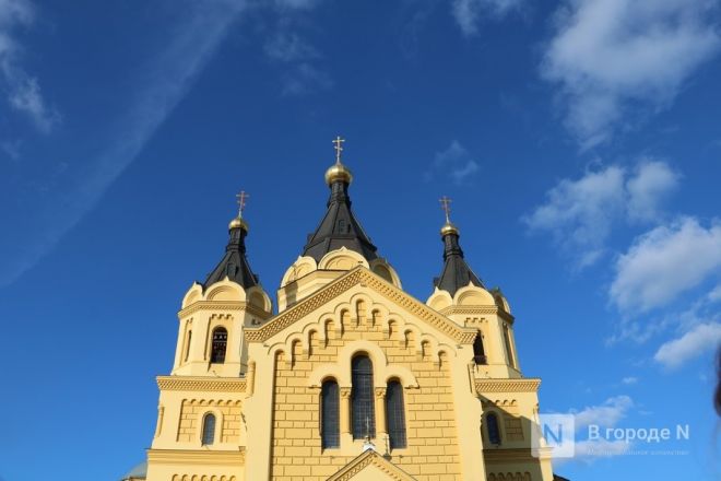 Шли Крестным ходом и ели гигантский кулич: как прошла Пасха в Нижнем Новгороде — фоторепортаж - фото 32
