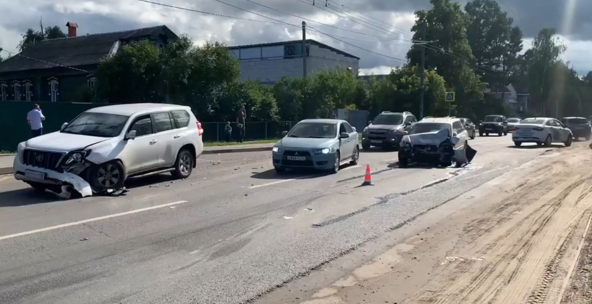 Три машины столкнулись в Нижнем Новгороде: есть пострадавший - фото 1