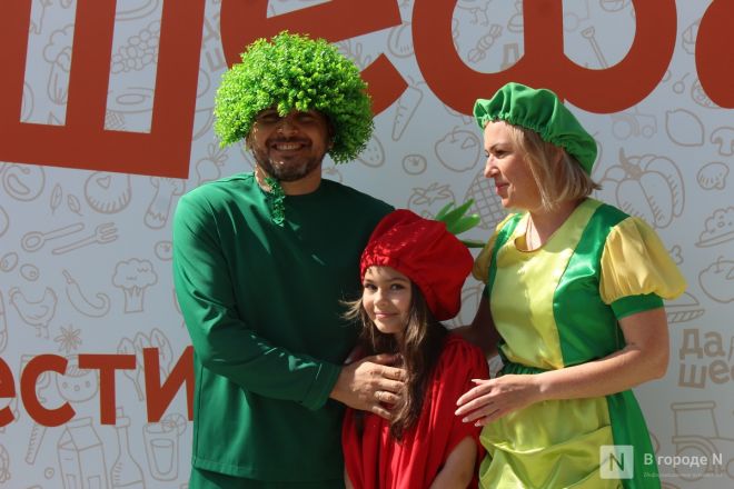 Попкорн и шаурма вышли на костюмированный парад фестиваля Ивлева в Нижнем Новгороде - фото 17