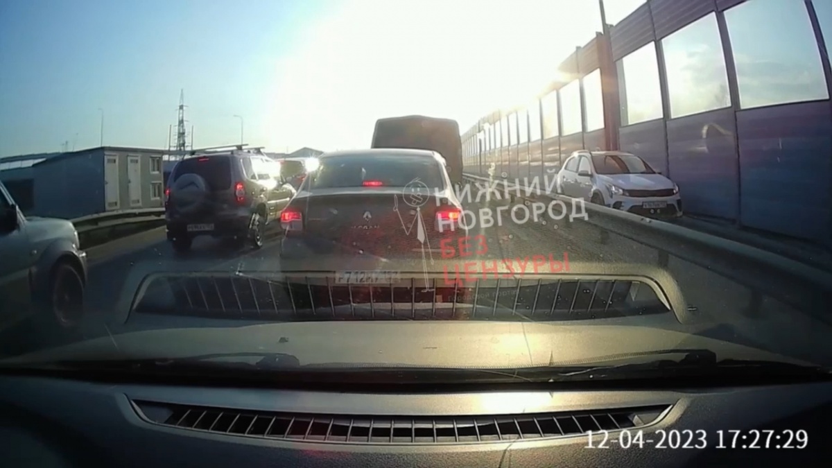 Нижегородские автомобилисты снова стоят в пробках около деревни Ольгино - фото 1