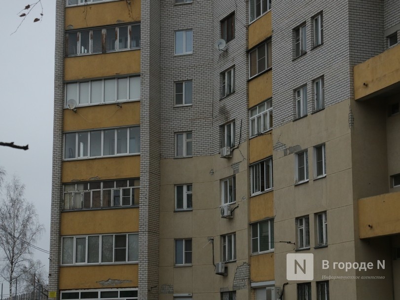 «Обещали в 2025»: треснувший дом на Циолковского до сих пор не отремонтирован - фото 1