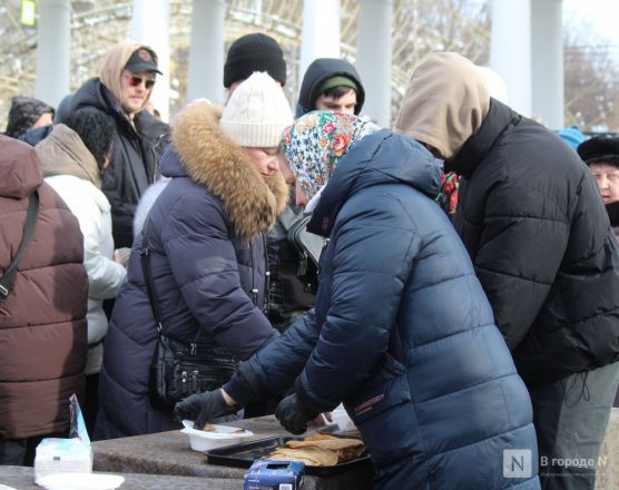 С блинами и в сугробах: как прошла Масленица в Нижнем Новгороде — фоторепортаж - фото 33