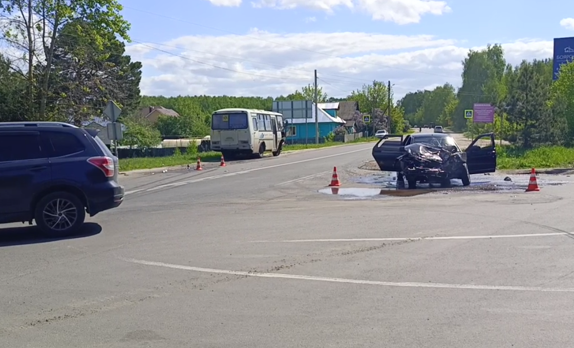 Пьяный водитель &laquo;Приоры&raquo; устроил ДТП с маршруткой на Бору - фото 1