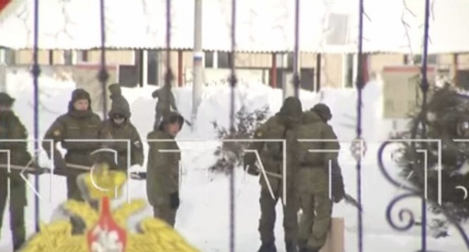 Солдаты массово заболели из-за холода в казармах в Кстове - фото 1