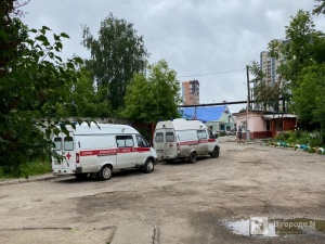 «Не снимаем костюмы шесть часов и общаемся с семьей в масках»: как коронавирус изменил жизнь студентов-медиков и врачей «скорой»