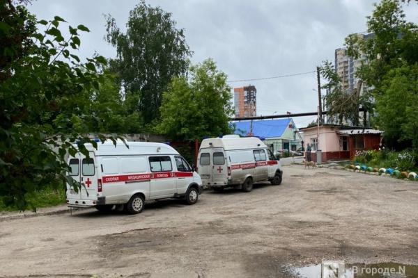«Не снимаем костюмы шесть часов и общаемся с семьей в масках»: как коронавирус изменил жизнь студентов-медиков и врачей «скорой»
