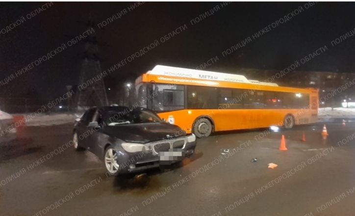 Пьяный водитель иномарки протаранил автобус в Сормовском районе - фото 1