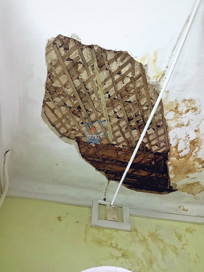 Потолок рухнул в медицинском центре в Заволжье - фото 1