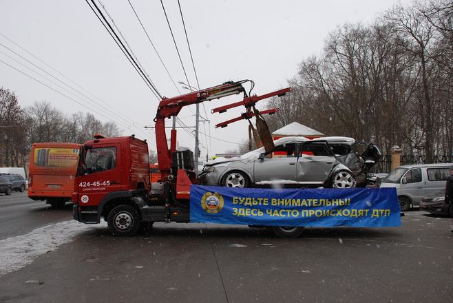 Разбитые автомобили напомнят нижегородцам о самых опасных участках дорог - фото 41