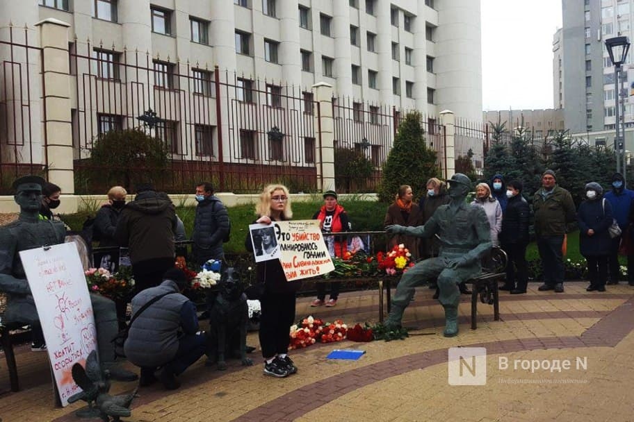 Нижегородцы возложили цветы в память погибшей журналистки Ирины Славины