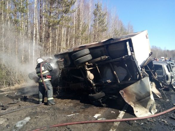 Две машины с водителями сгорели на трассе Нижний Новгород &ndash; Киров - фото 4