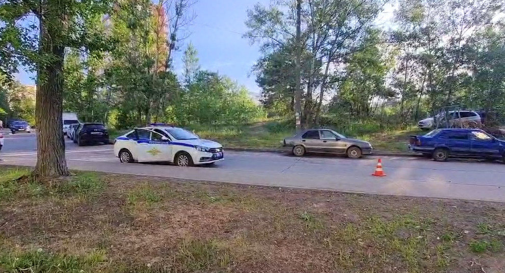 Водитель BMW сбил сотрудника ДПС в Нижнем Новгороде и сбежал - фото 1