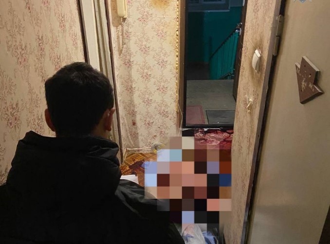 Труп с ножевыми ранениями нашли в квартире в Нижегородской области - фото 1