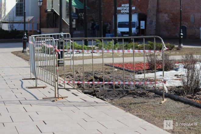 Трещит по швам: как выглядит центр Нижнего Новгорода после аномальной зимы — фоторепортаж - фото 40