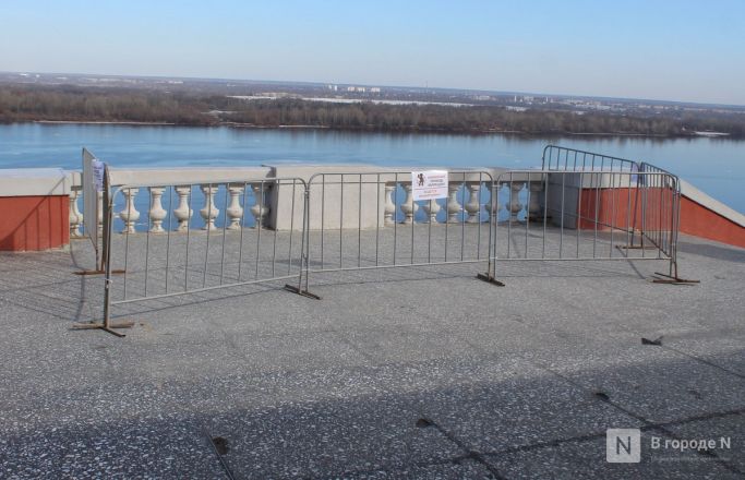 Трещит по швам: как выглядит центр Нижнего Новгорода после аномальной зимы — фоторепортаж - фото 76