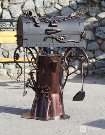 Танк-мангал и деревянные иконы: фоторепортаж с новой выставки от заключенных в Нижнем Новгороде - фото 23