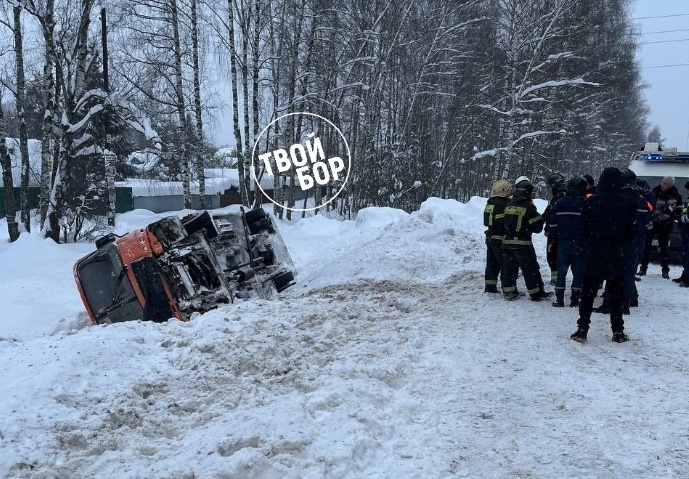 Автобус с пассажирами перевернулся в Нижегородской области - фото 1