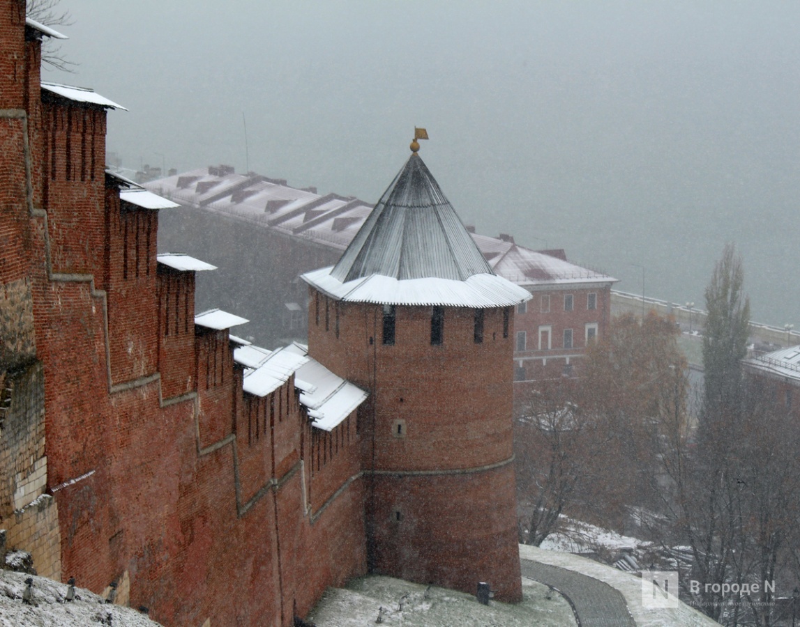 Фоторепортаж: как Нижний Новгород переживает снежную бурю 1 ноября - фото 1