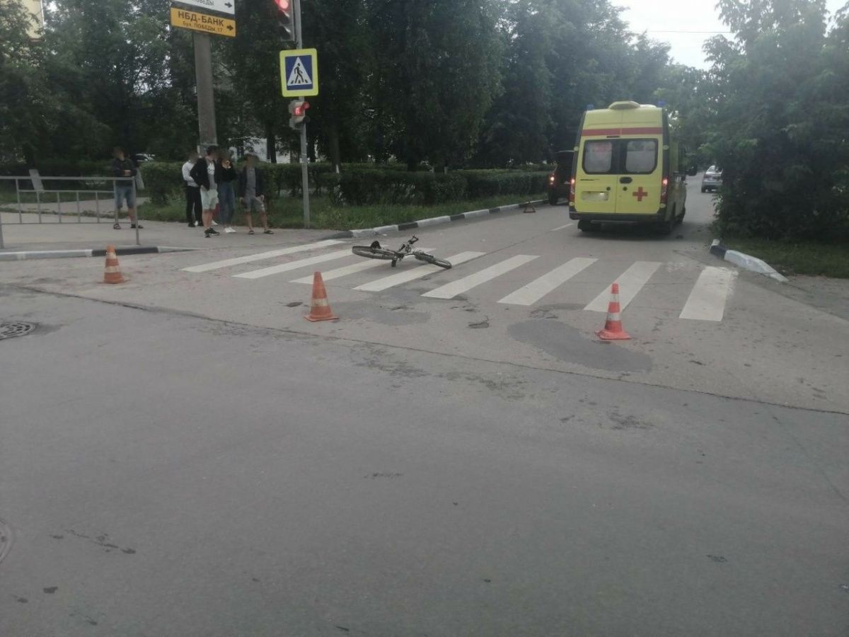 Иномарка сбила 18-летнюю велосипедистку в Дзержинске