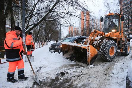 Росконтроль рассказал, как заставить коммунальщиков убирать снег во дворе дома