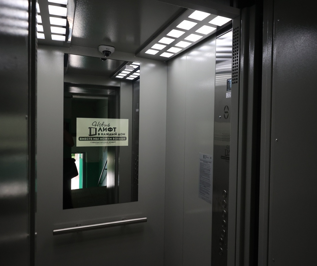 77 новых лифтов уже установили в домах Дзержинска - фото 1