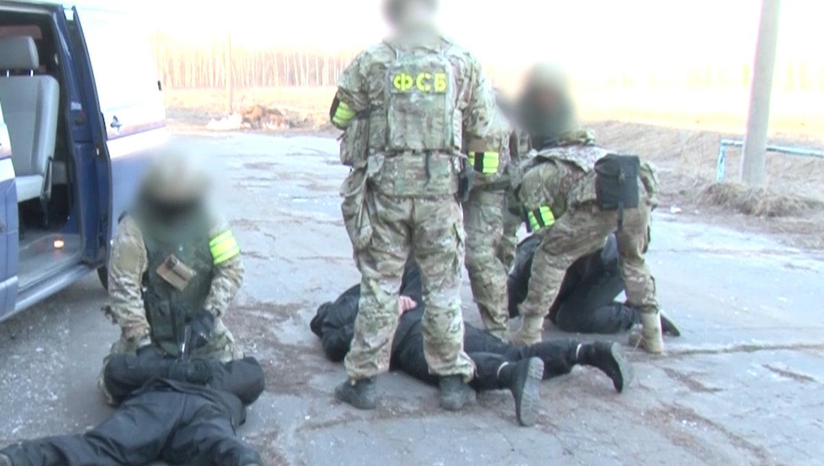 Операцию по освобождению автостанции в Щербинках провели бойцы ФСБ - фото 4