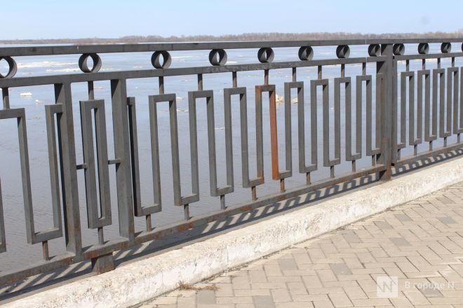 Трещит по швам: как выглядит центр Нижнего Новгорода после аномальной зимы — фоторепортаж - фото 150