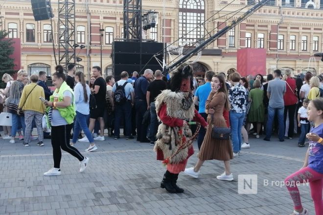 Иммерсивное шоу в постановке Ильи Авербуха состоялось в день 200-летия Нижегородской ярмарки - фото 9