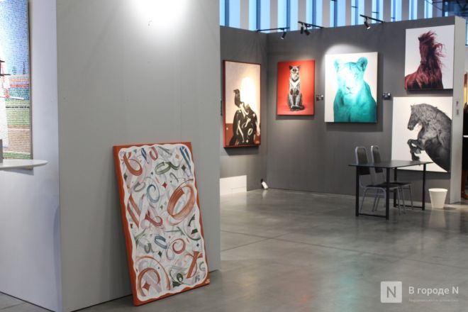 Фоторепортаж: выставка &laquo;АРТ МИР &mdash; 2026&raquo; открылась в Нижнем Новгороде - фото 125
