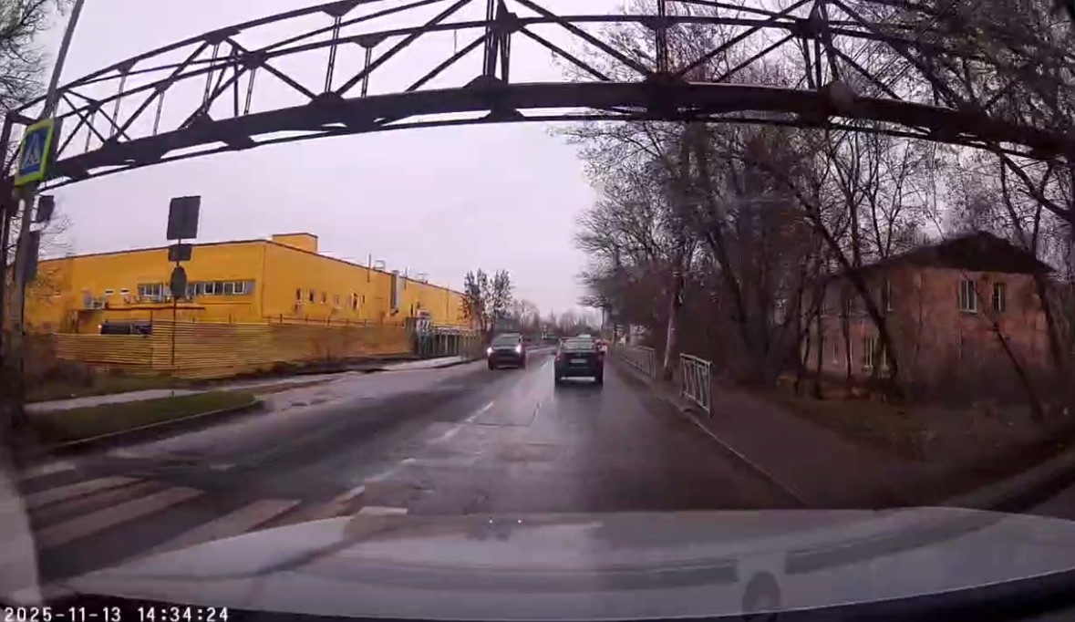 Крупный трубопровод прорвало в Канавинском районе Нижнего Новгорода - фото 1