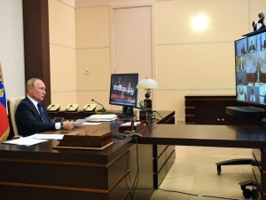 Путин заявил о завершении с 12 мая периода нерабочих дней