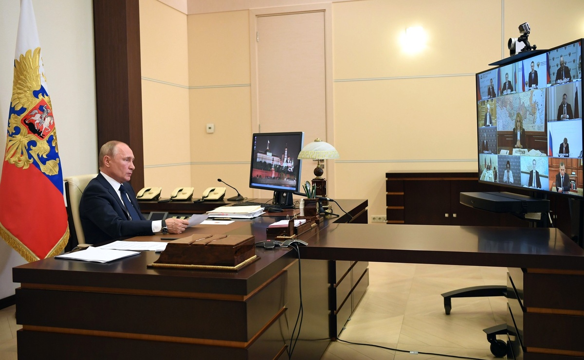 Путин заявил о завершении с 12 мая периода нерабочих дней - фото 1