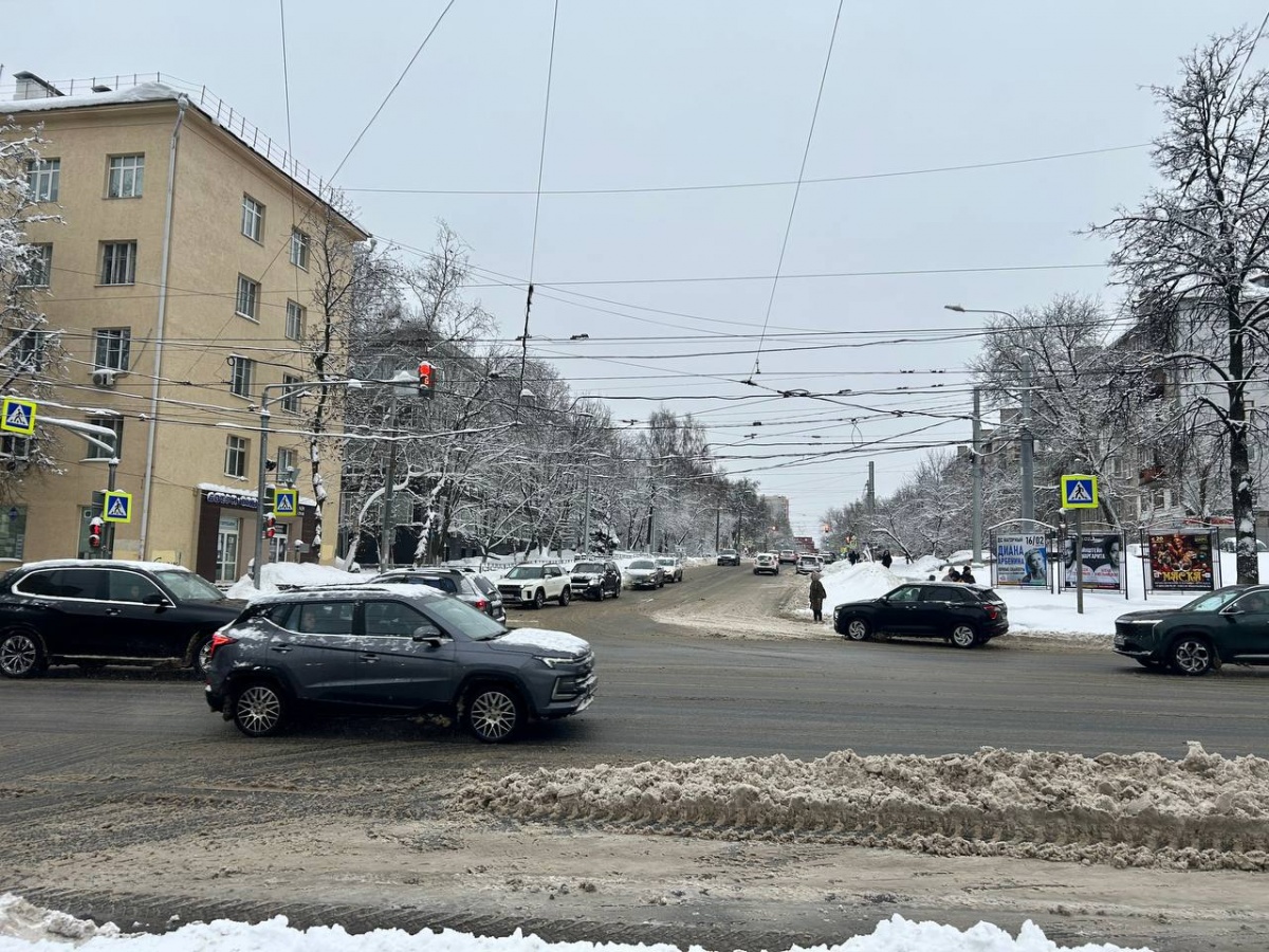 Утонули в сугробах: фоторепортаж с улиц Нижнего Новгорода после снежного апокалипсиса - фото 24