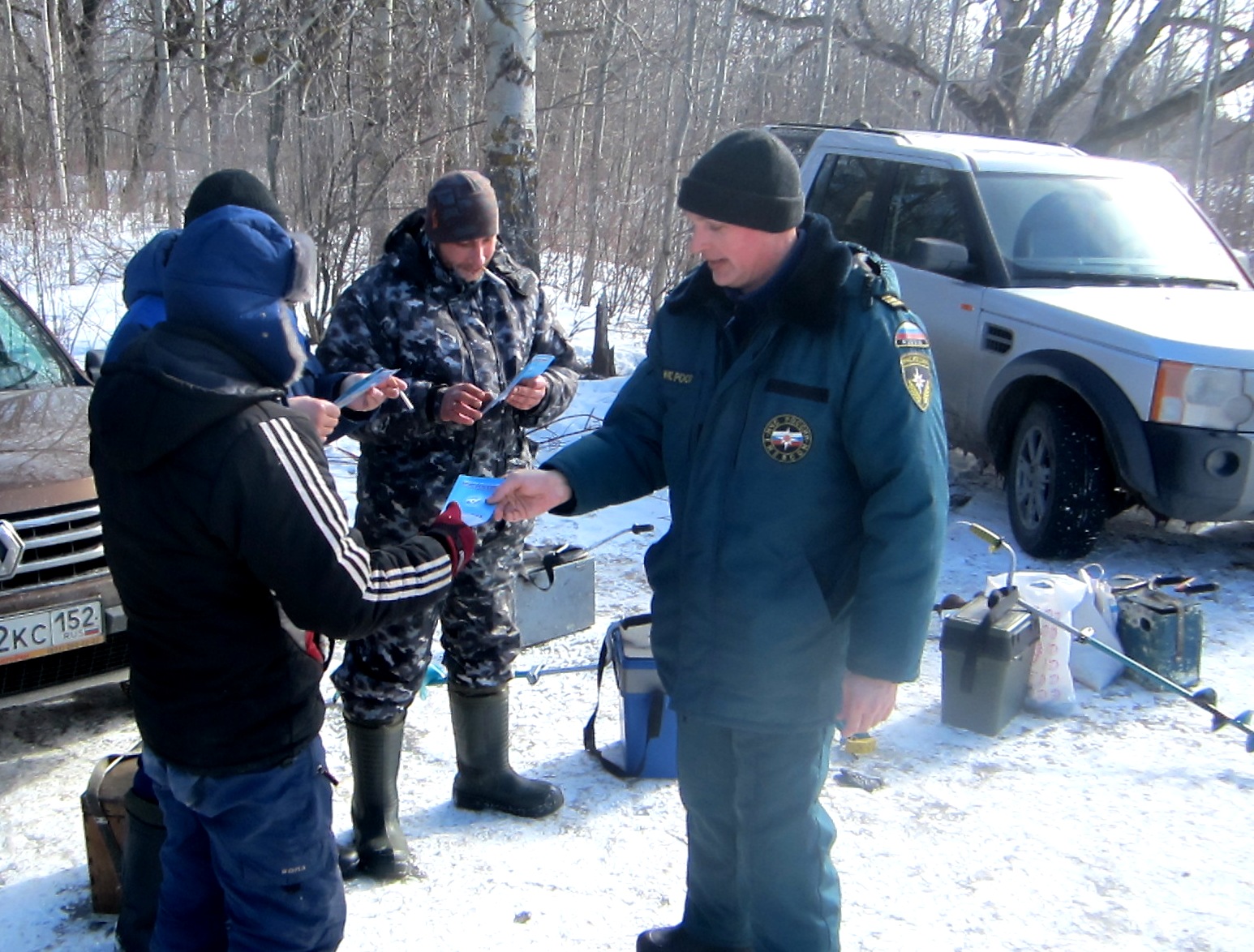 Сотни рыбаков подвергают себя опасности в запретной зоне Нижегородской ГЭС - фото 2