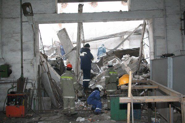 Два человека погибли в Дзержинске под рухнувшей крышей цеха на заводе &laquo;Химмаш&raquo; - фото 3