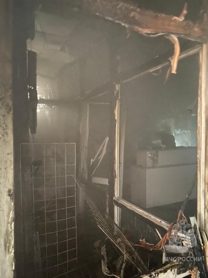 15 человек эвакуировали из горевшего торгового центра в Арзамасе - фото 2