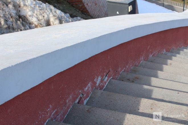 Трещит по швам: как выглядит центр Нижнего Новгорода после аномальной зимы — фоторепортаж - фото 65