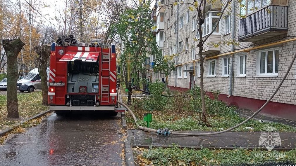 21 человек был эвакуирован из горящего дома на Автозаводе - фото 1