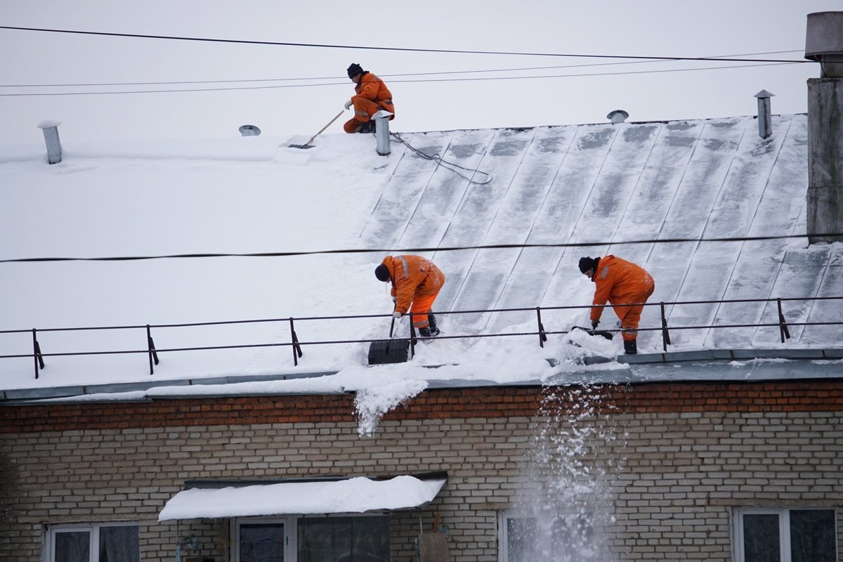 Промышленных альпинистов привлекут к очистке крыш Нижнего Новгорода