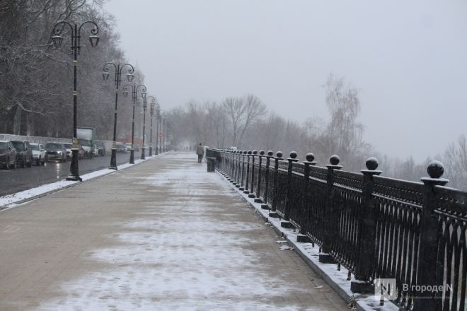 Фоторепортаж: как Нижний Новгород переживает снежную бурю 1 ноября - фото 91