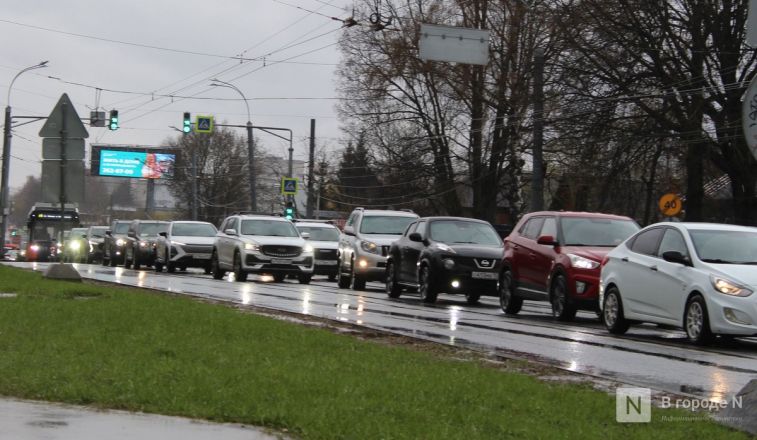 Огромные пробки возникли на перекрестке Ванеева &mdash; Сусловой в Нижнем Новгороде - фото 22
