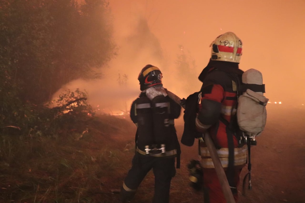 Нижегородские пожарные оказались в кольце огня во время тушения возгораний в лесах - фото 1