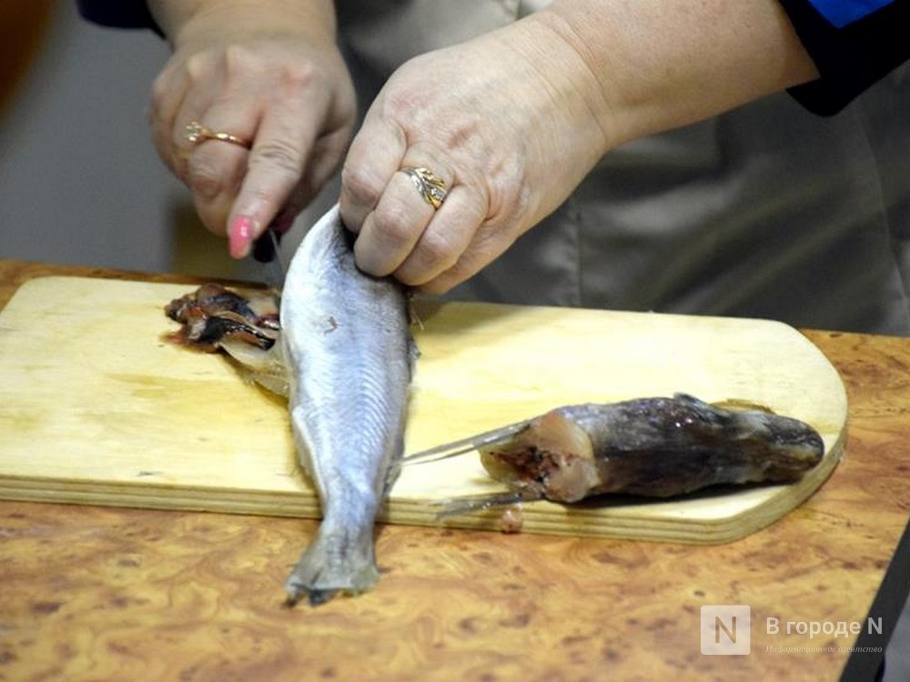 Семеновских школьников накормили рыбой с червями